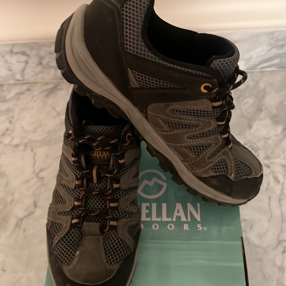 Hiking shoes 8